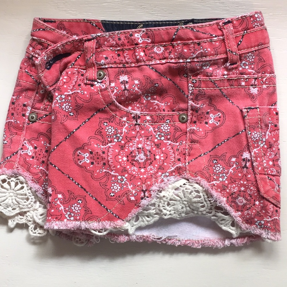 Shorts - Picture 3 of 3